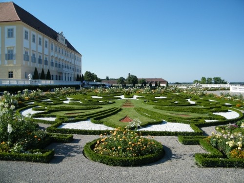 Schlosshof zámok a záhrady
